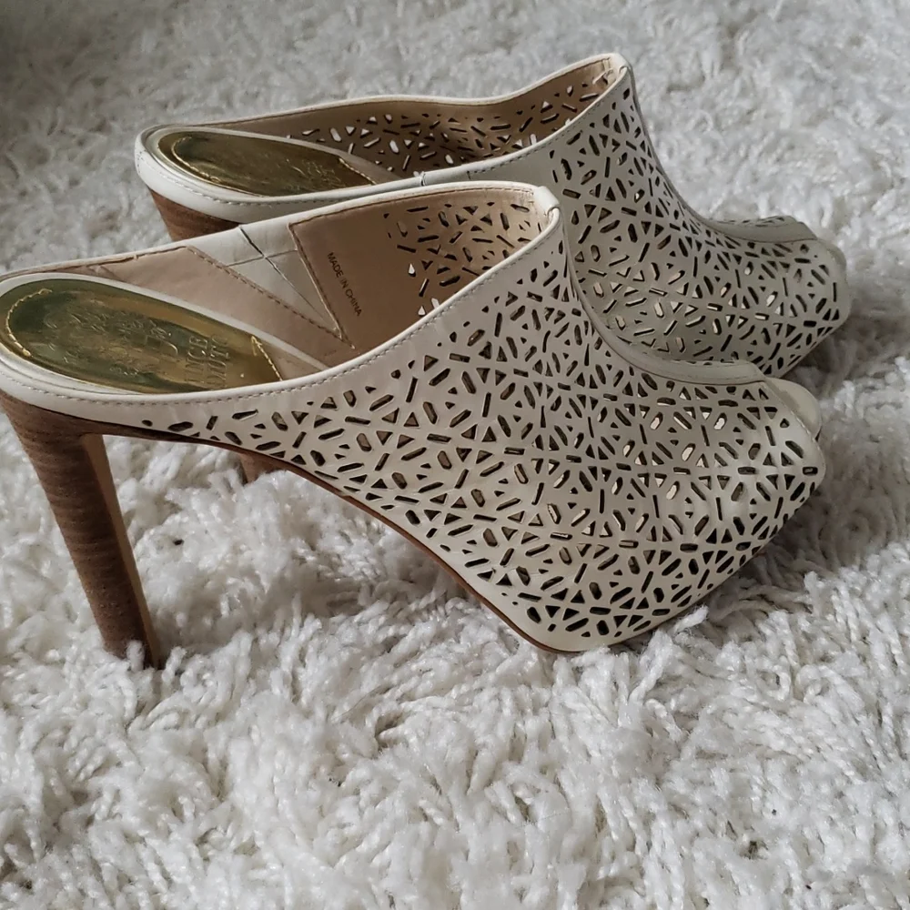 VINCE CAMUTO leather platform sandals